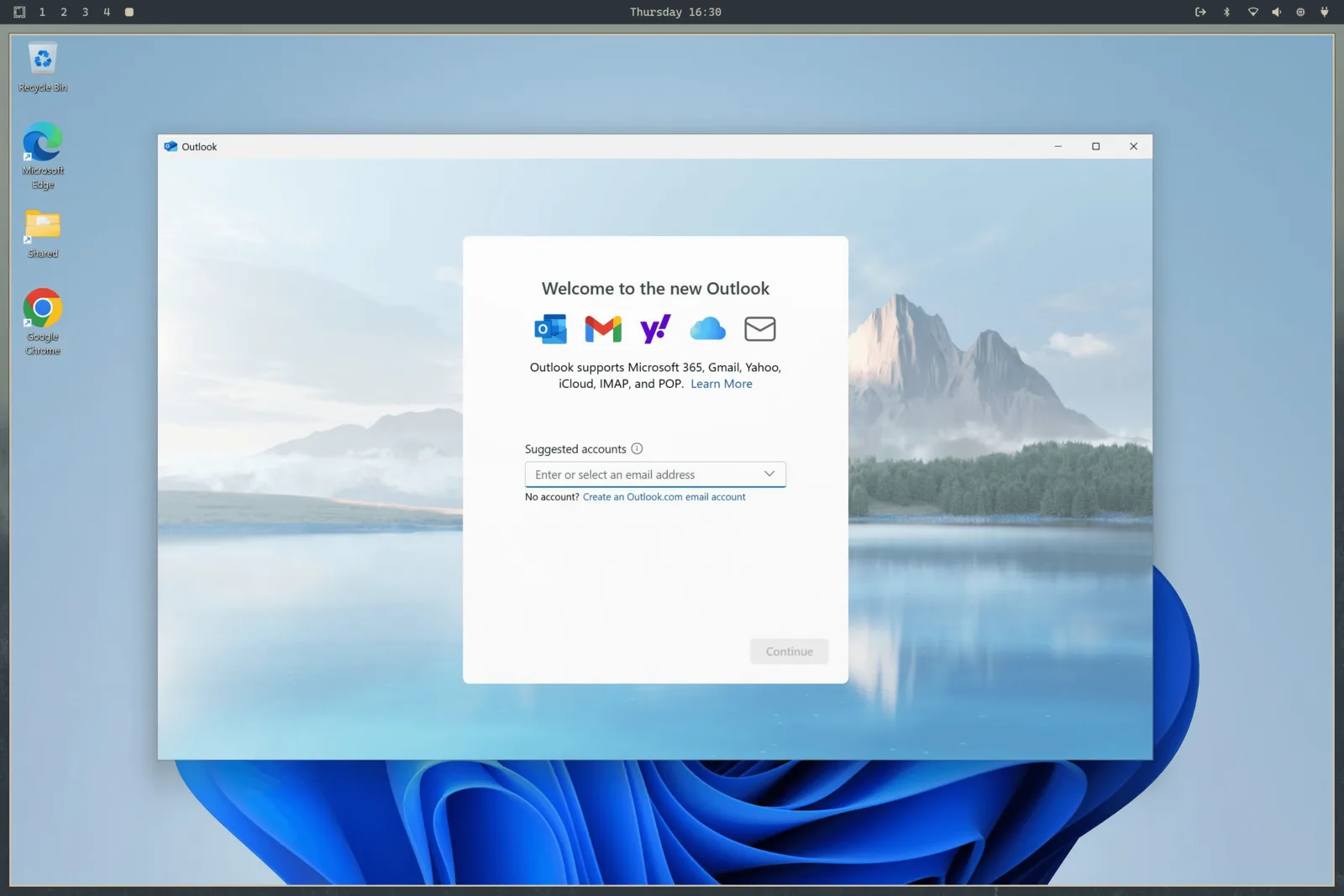 Windows 11 chạy Outlook bên trong Omarchy, phía trên có thanh desktop Omarchy